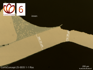 Mikroskopische Aufnahme zur Schadensanalyse eines gelöteten Wärmeübertragers aus Kupfer im metallografischen Schliff