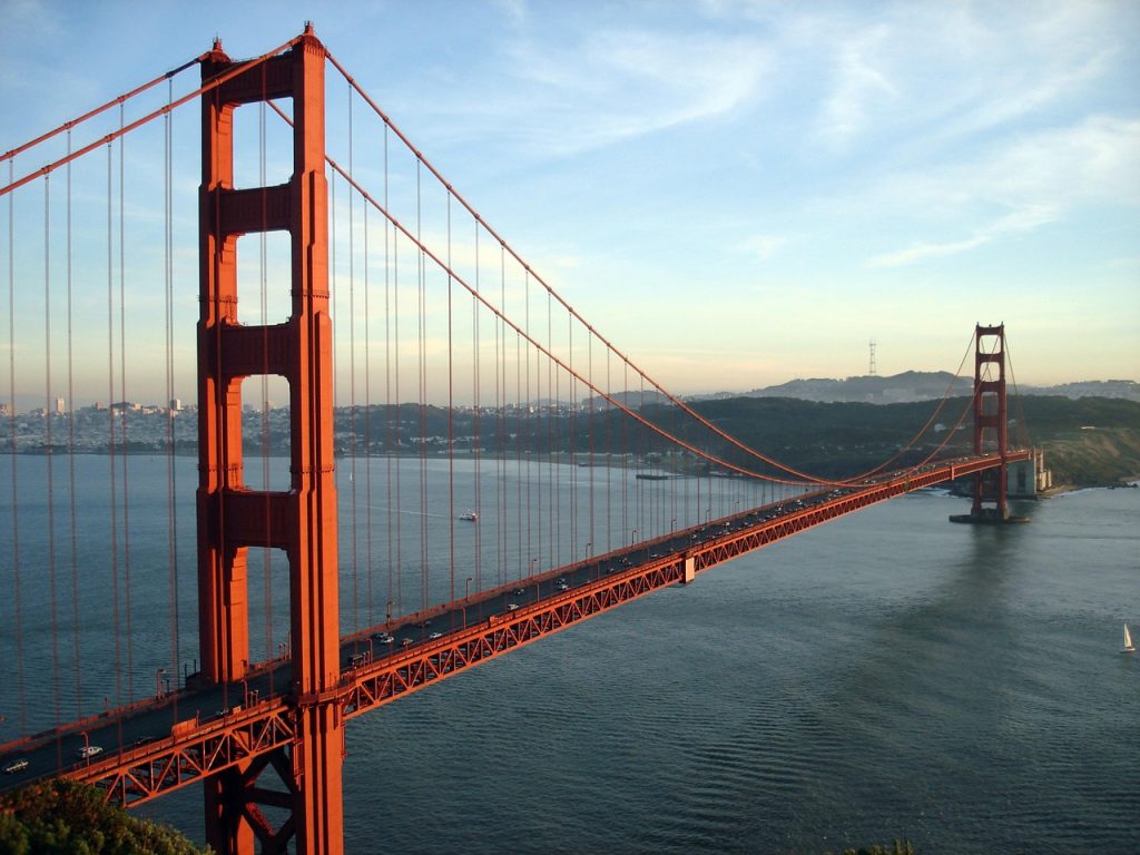Beispiel für Blei in Beschichtungen: Die Golden Gate Bridge erhielt ihre charakteristische Farbe von der Bleimennige-Erstbeschichtung
