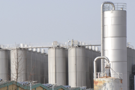 Behälter aus nichtrostendem Stahl im Anlagenbau für die Lebensmittelproduktion und Getränkeherstellung